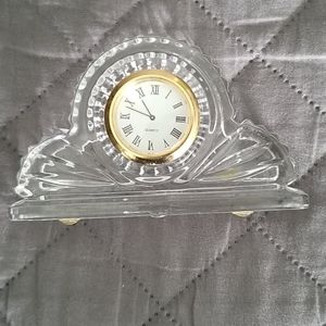 Beautiful crystal desk clock with Quartx mechanism